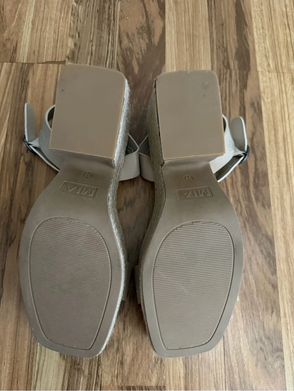MIA stylish beige